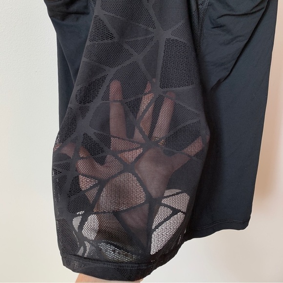 Lululemon Black Racer Back Tank Top With Lace Back Size S - Picture 2 of 4